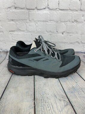 Salomon Outline GTX hiking shoes men’s size 9